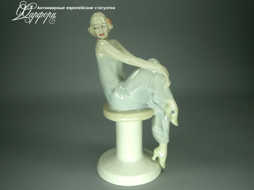 Купить фарфоровую статуэтку Royal Doulton Девушка Ар-деко
